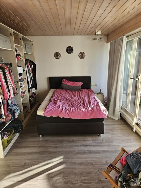 Geschmackvolle 1-Raum-Dachgeschosswohnung mit Balkon und Einbauküche in Flein